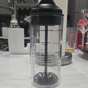 Pampered Chef Clear Black Salad Dressing Mixer